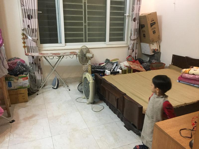 Nhà riêng ngõ 143 nguyễn chính, dt 70m2 x 3t và 30m2 sân hành lang, giá 15tr có tl