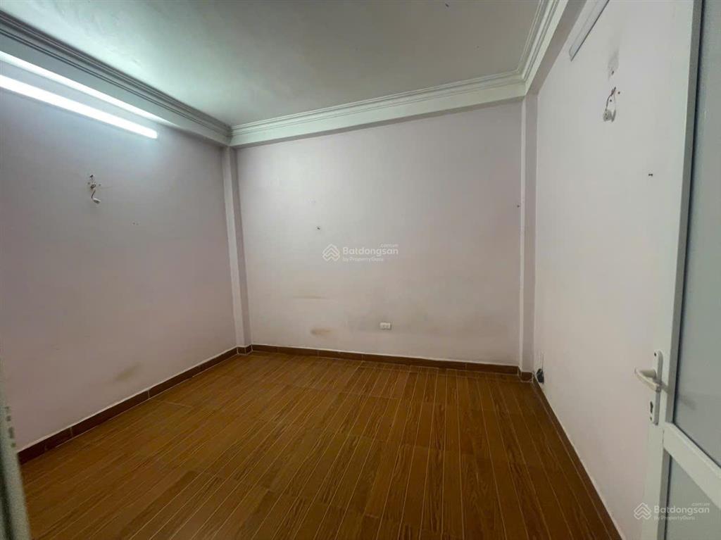 Nhà riêng ngõ phố tân mai nguyễn chính dt 45m2 x 4,5t giá 15tr