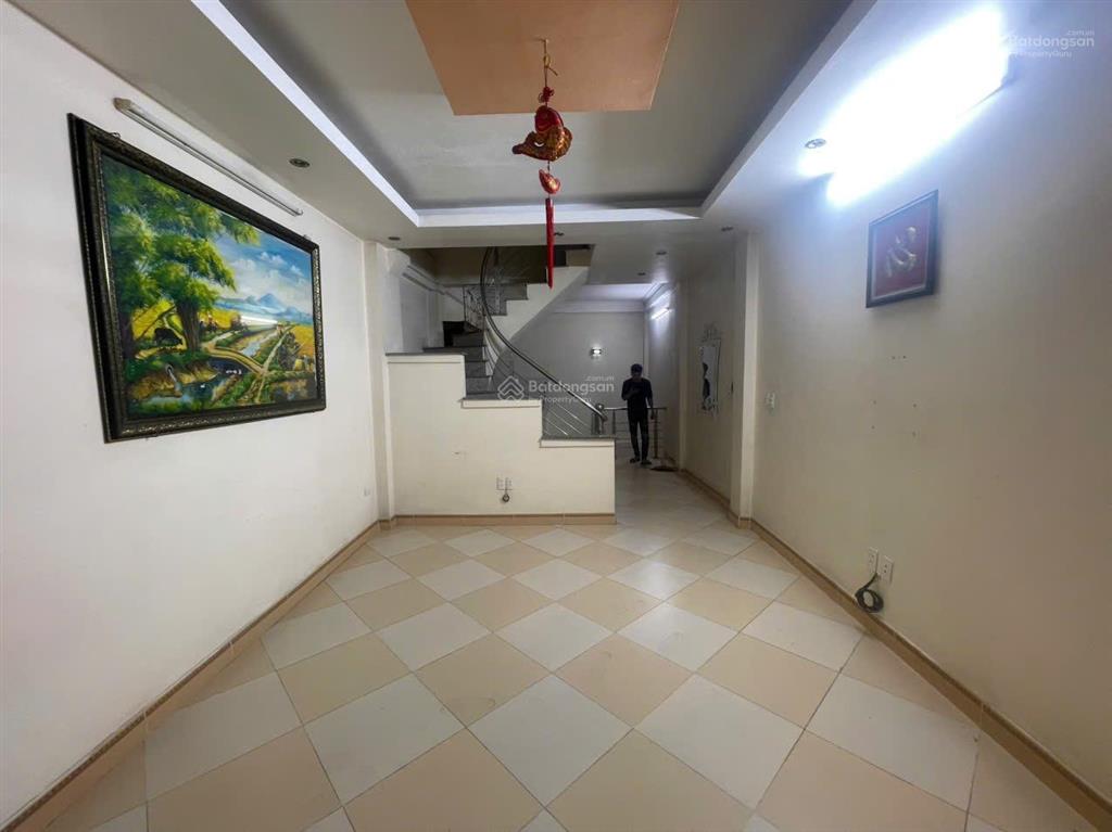 Nhà riêng ngõ phố tân mai nguyễn chính dt 45m2 x 4,5t giá 15tr