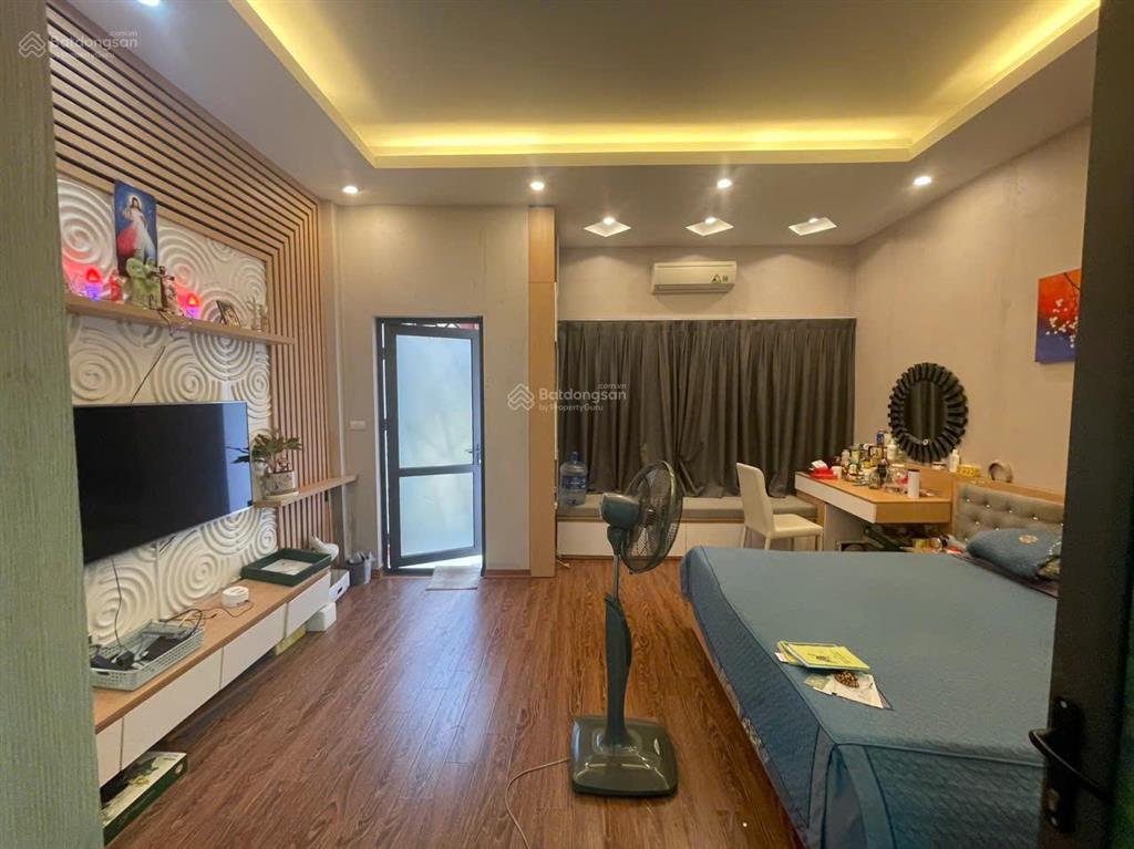 Nhà riêng ngõ 120 phố định công, gần giải phóng. dt 70m2 x 4t giá 23tr