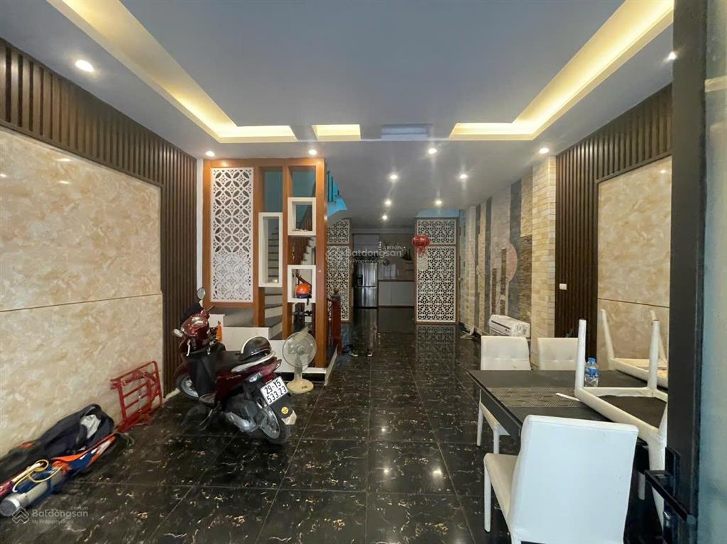 Nhà riêng ngõ 104 phố định công gần giải phóng, dt 70m2 x 4t, giá 23tr
