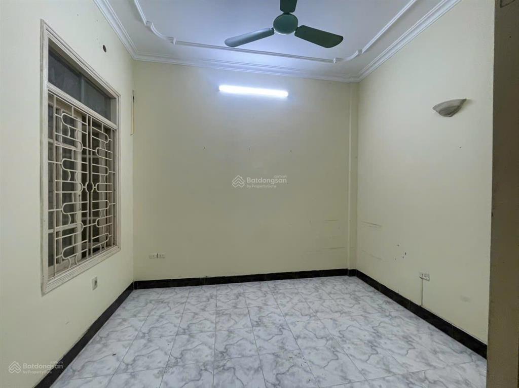 Nhà riêng ngõ phố minh khai, ngõ quỳnh. dt 55m2 x 4t. giá 15tr có tl.