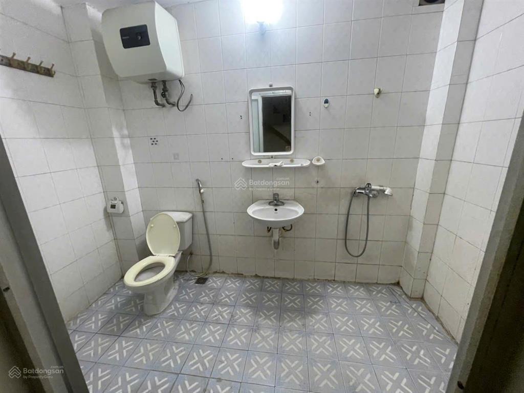 Nhà riêng ngõ phố minh khai, ngõ quỳnh. dt 55m2 x 4t. giá 15tr có tl.