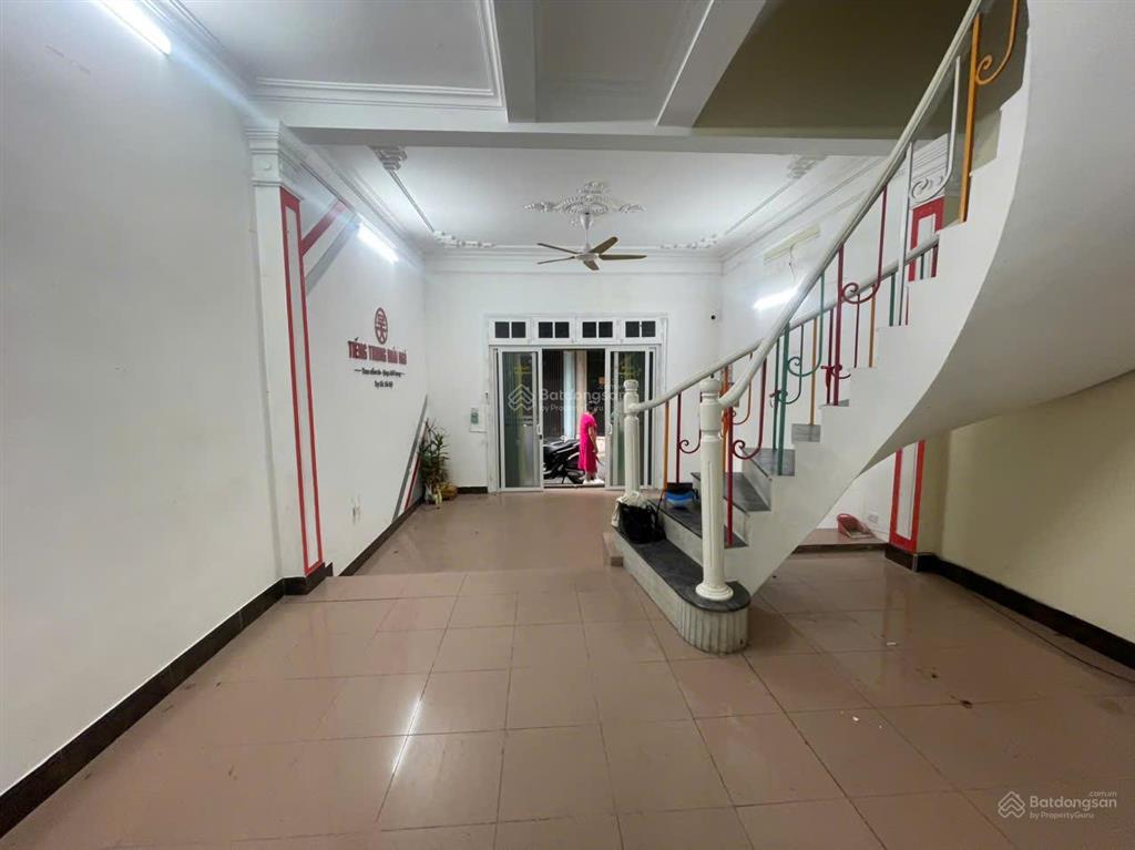 Nhà riêng ngõ phố minh khai, ngõ quỳnh. dt 55m2 x 4t. giá 15tr có tl.