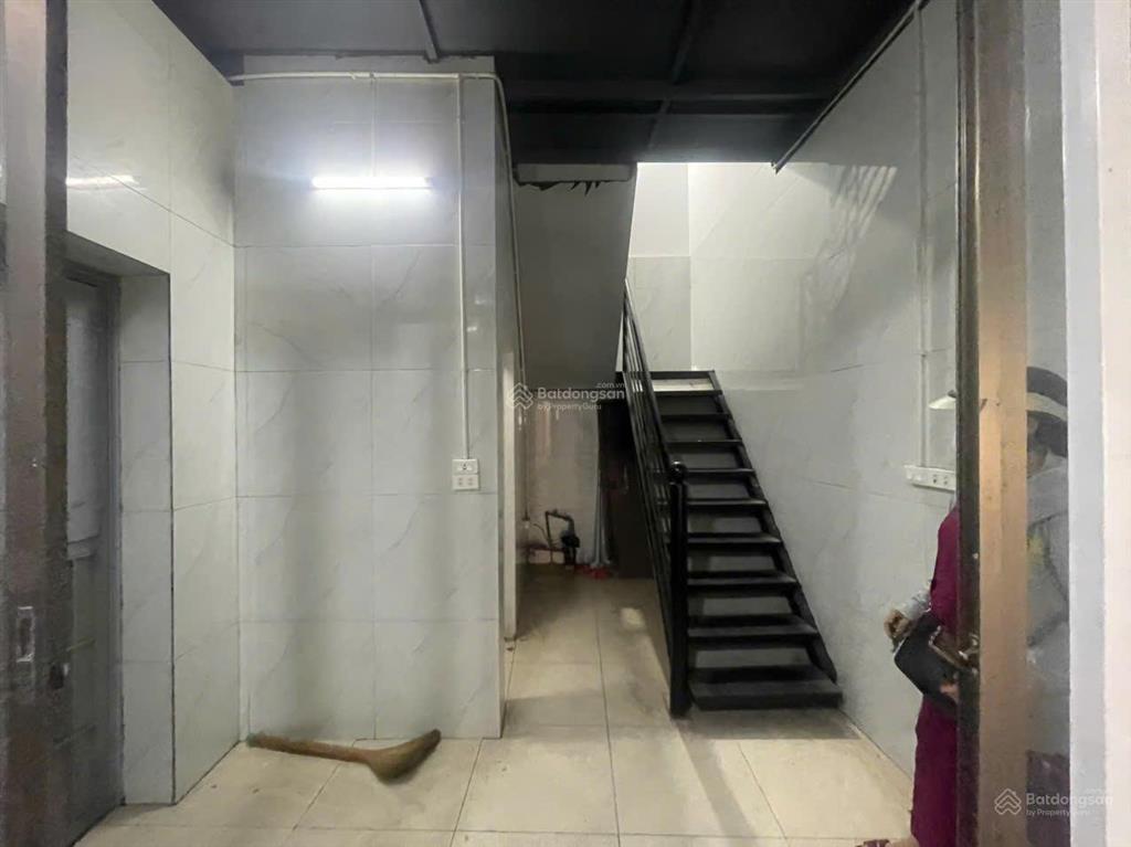 Nhà riêng ngõ phố trương định, đường sông sét, dt 52m2 x 2t, giá 12tr