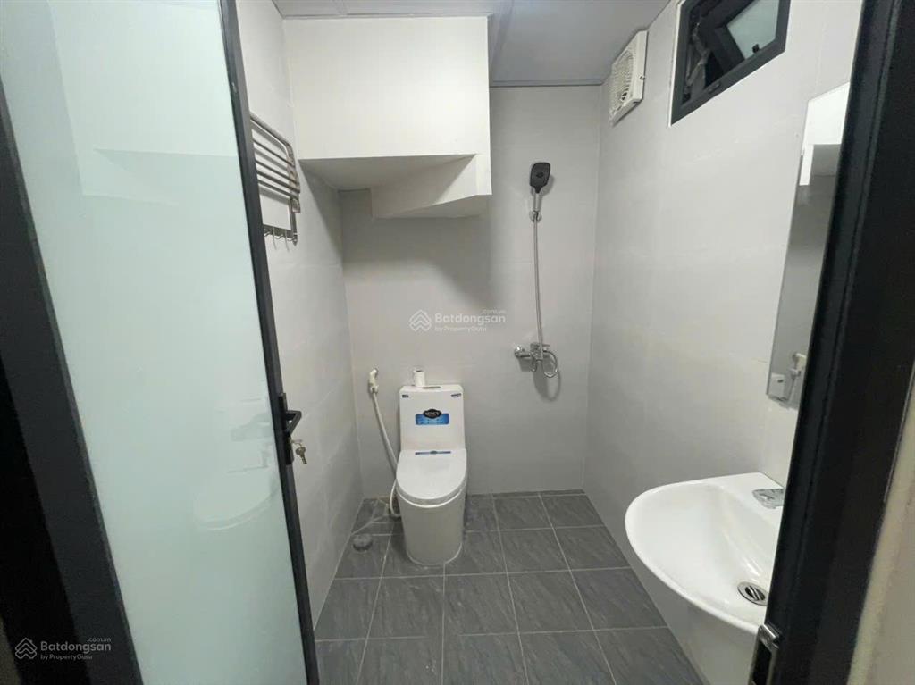 Nhà riêng ngõ phố trần đại nghĩa gần trường kinh tế, dt 65m2 x 2t, giá 16tr