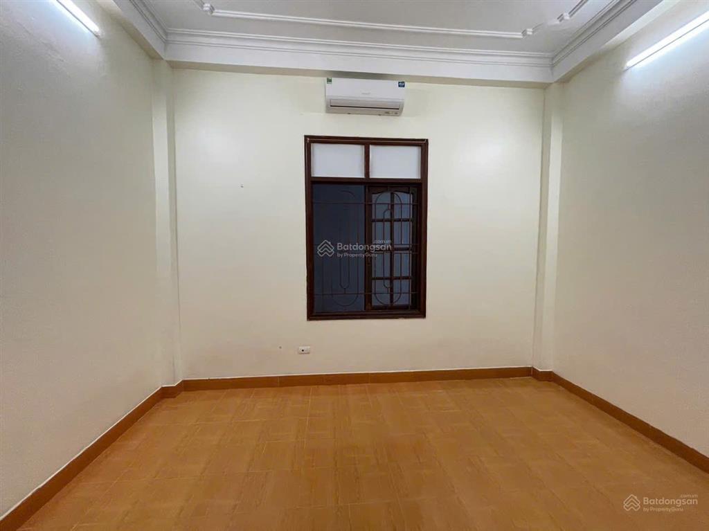 Nhà riêng ngõ phố trịnh đình cửu gần cầu định công, dt 65m2 x 3 tầng, giá 12tr