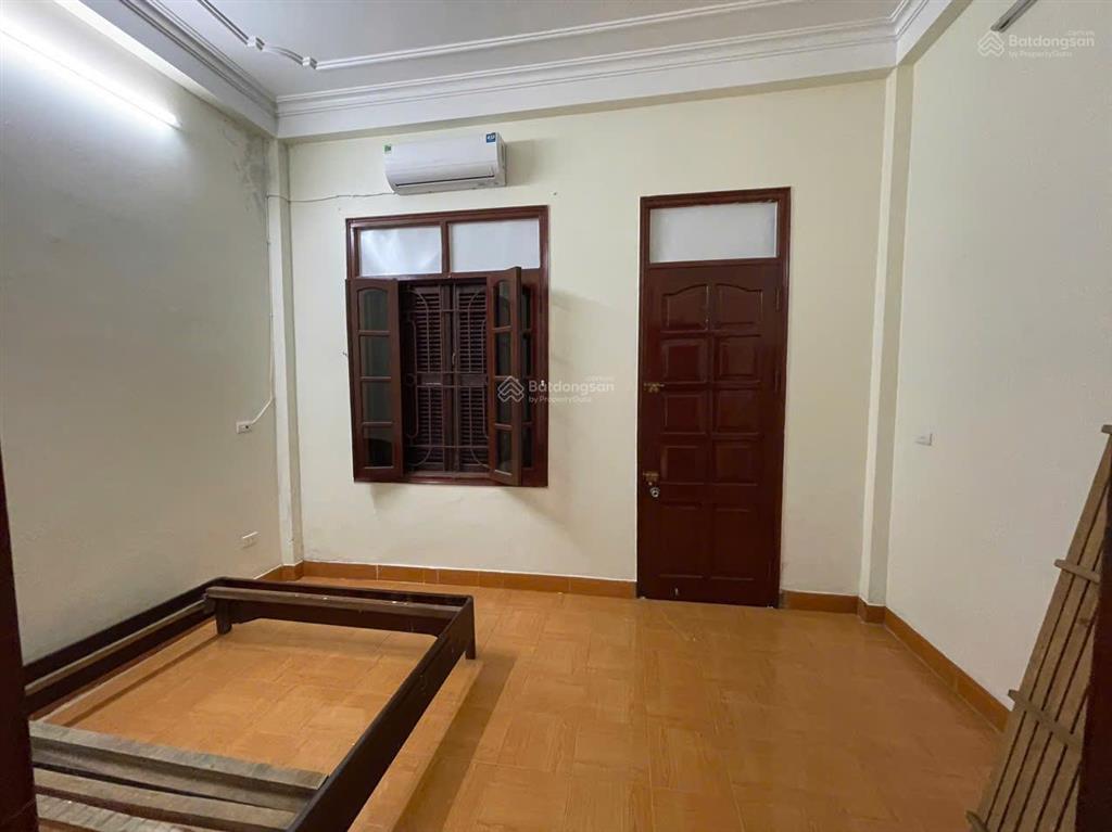 Nhà riêng ngõ phố trịnh đình cửu gần cầu định công, dt 65m2 x 3 tầng, giá 12tr