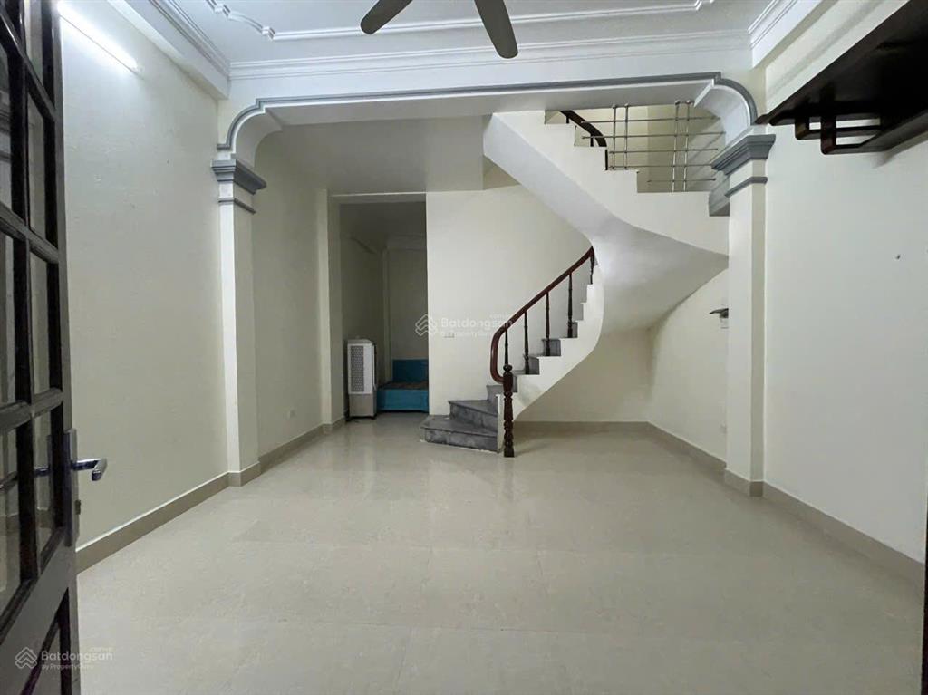 Nhà riêng ngõ phố trịnh đình cửu gần cầu định công, dt 65m2 x 3 tầng, giá 12tr