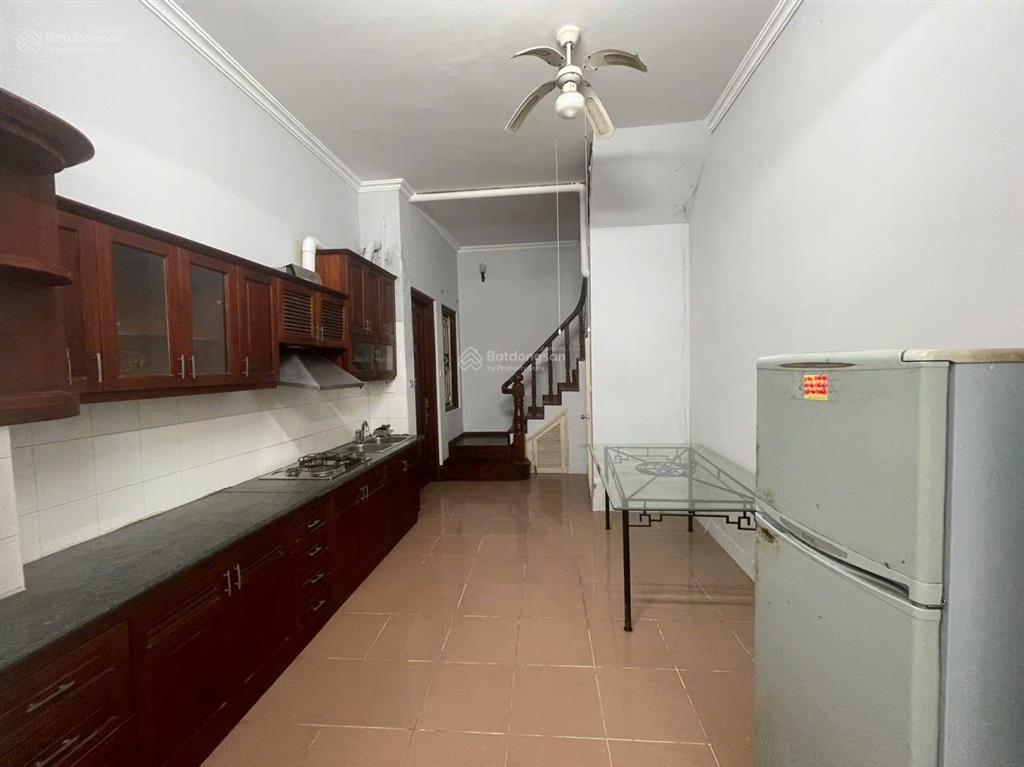 Nhà riêng ngõ phố hàng chuối gần hàn thuyên dt 55m2x4t giá 20tr.