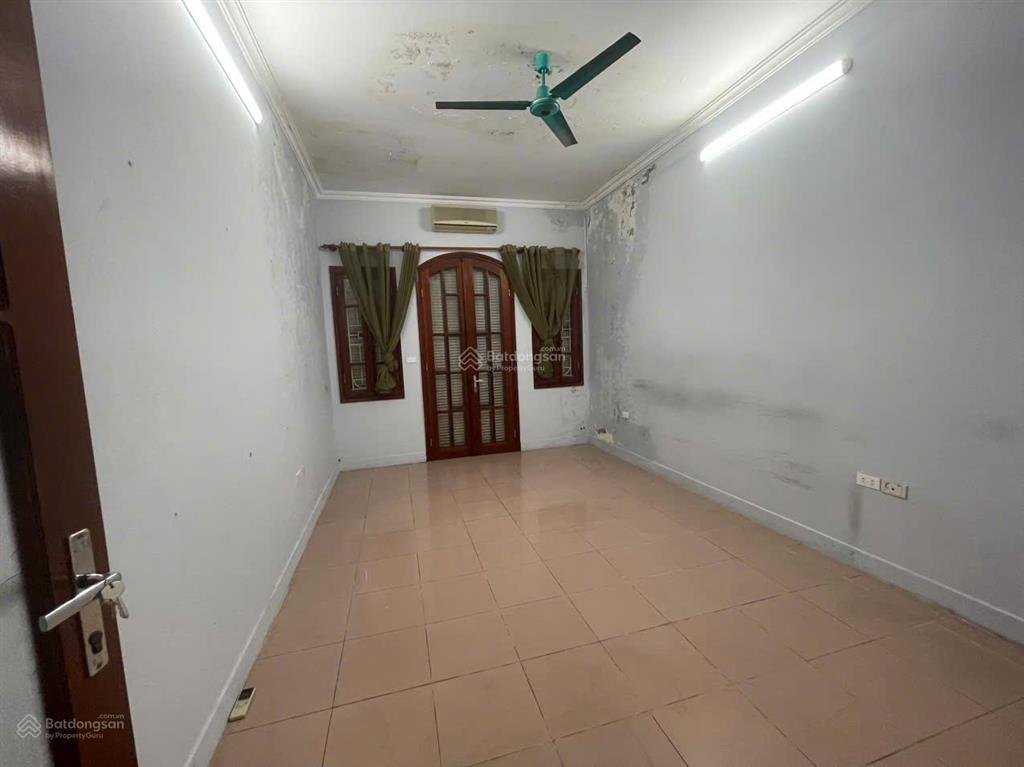 Nhà riêng ngõ phố hàng chuối gần hàn thuyên dt 55m2x4t giá 20tr.