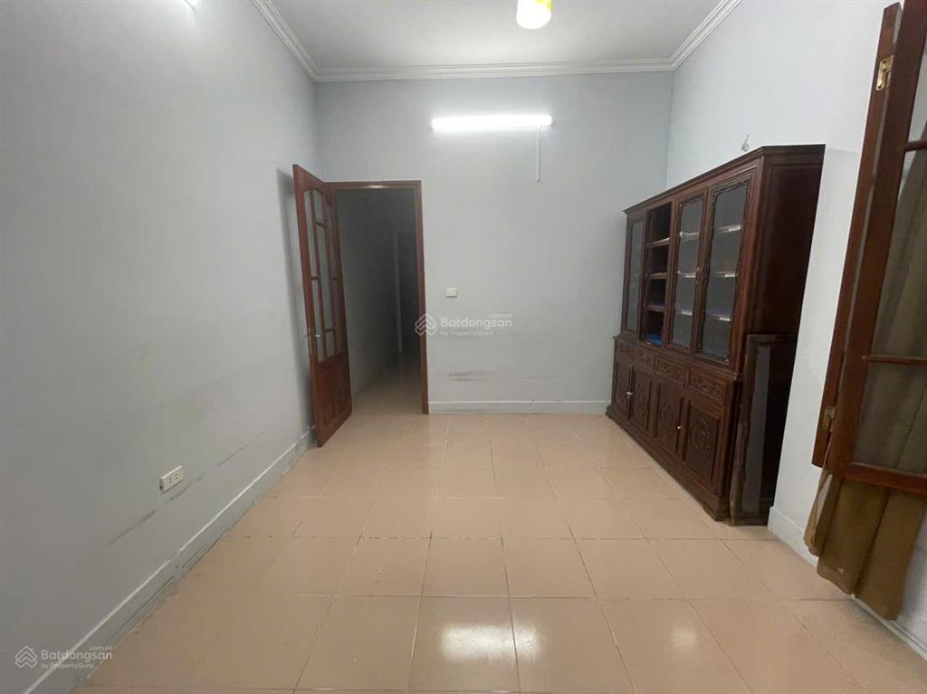 Nhà riêng ngõ phố hàng chuối gần hàn thuyên dt 55m2x4t giá 20tr.