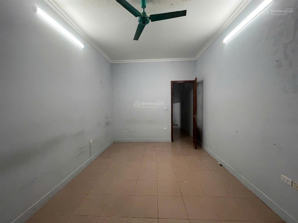 Nhà riêng ngõ phố hàng chuối gần hàn thuyên dt 55m2x4t giá 20tr.