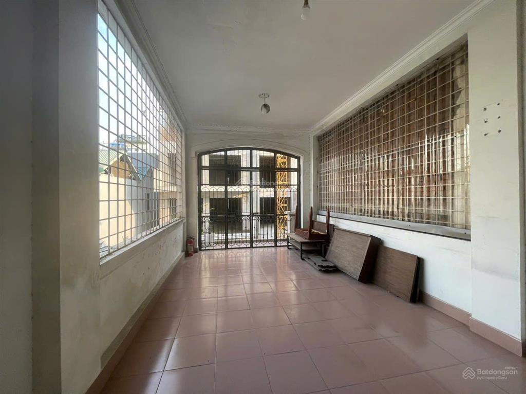 Nhà riêng ngõ phố hàng chuối gần hàn thuyên dt 55m2x4t giá 20tr.