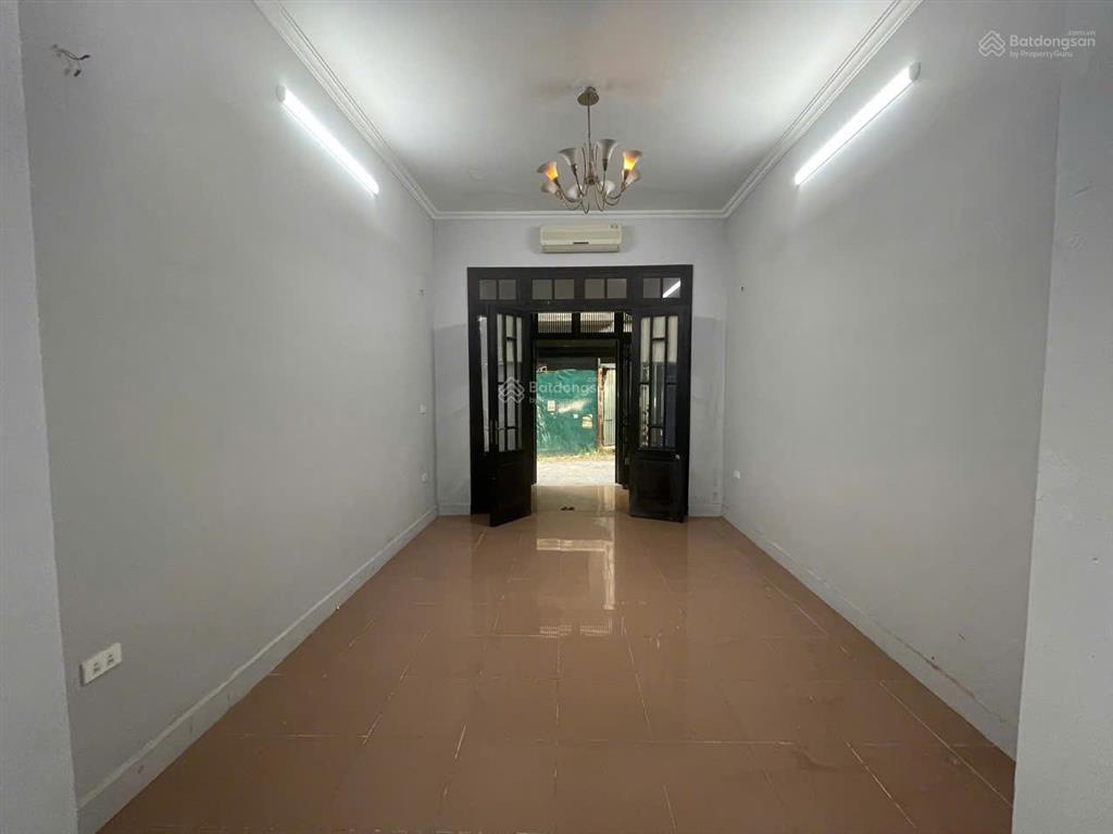 Nhà riêng ngõ phố hàng chuối gần hàn thuyên dt 55m2x4t giá 20tr.