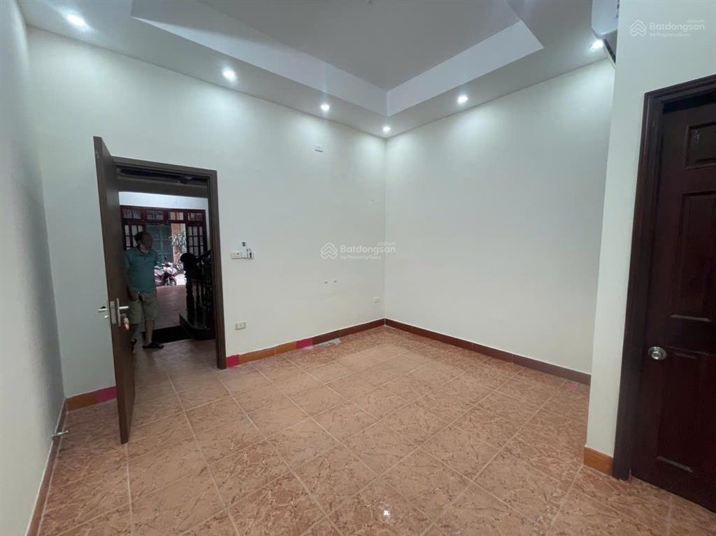 Nhà riêng ngõ phố kim đồng giải phóng dt60m2x4t giá 25tr