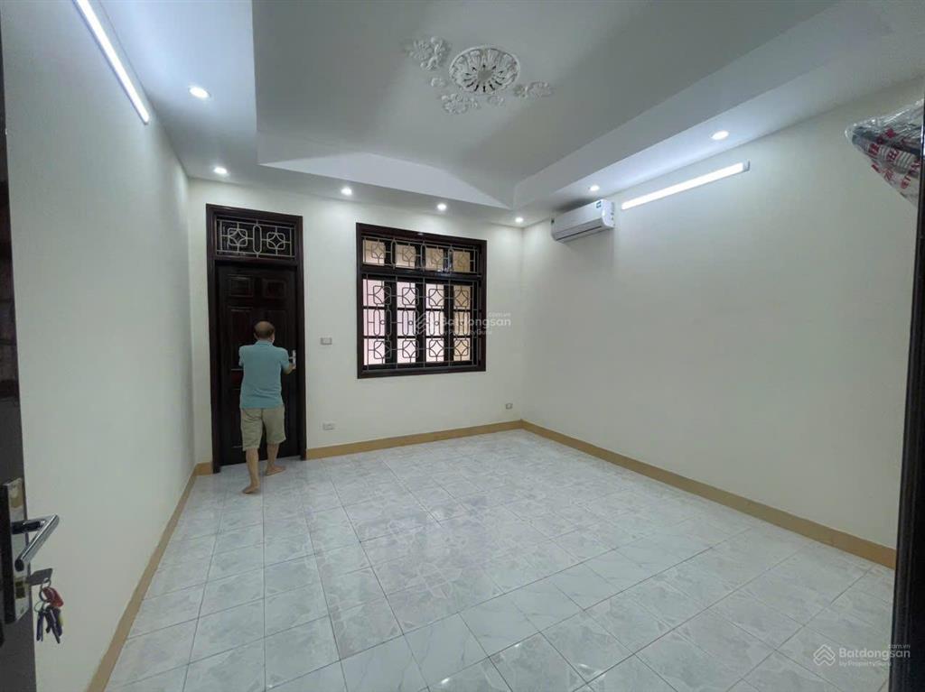 Nhà riêng ngõ phố kim đồng giải phóng dt60m2x4t giá 25tr