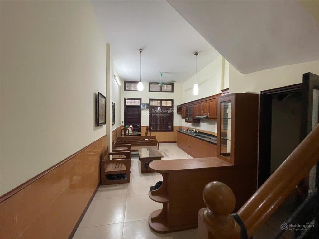 Nhà riêng ngõ phố 83 quỳnh mai dt50m2x4t giá 15tr chốt.