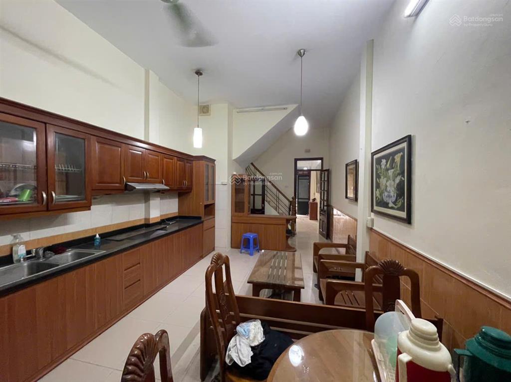 Nhà riêng ngõ phố 83 quỳnh mai dt50m2x4t giá 15tr chốt.