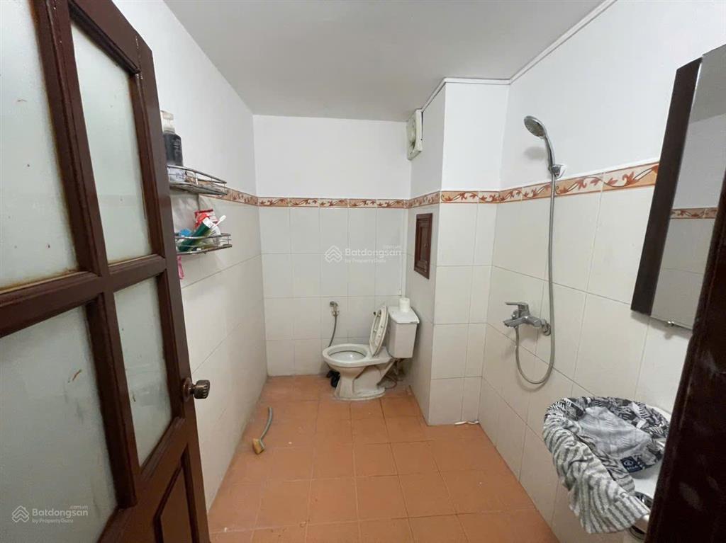 Nhà riêng ngõ phố 83 quỳnh mai dt50m2x4t giá 15tr chốt.