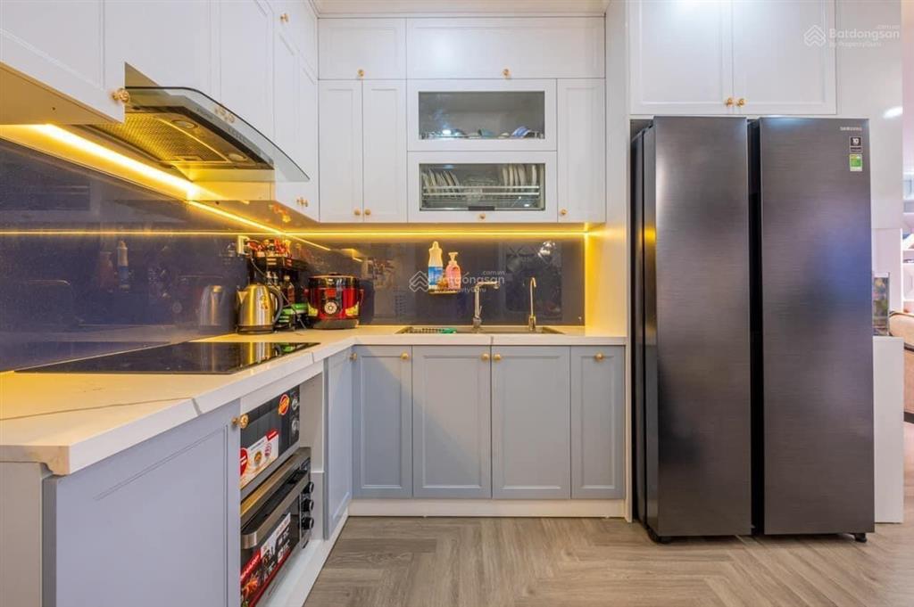Cho thuê căn hộ tại hong kong tower, dt 75m2,2 phòng ngủ,đủ đồ, giá chỉ từ 18tr/th.  0972 709 ***