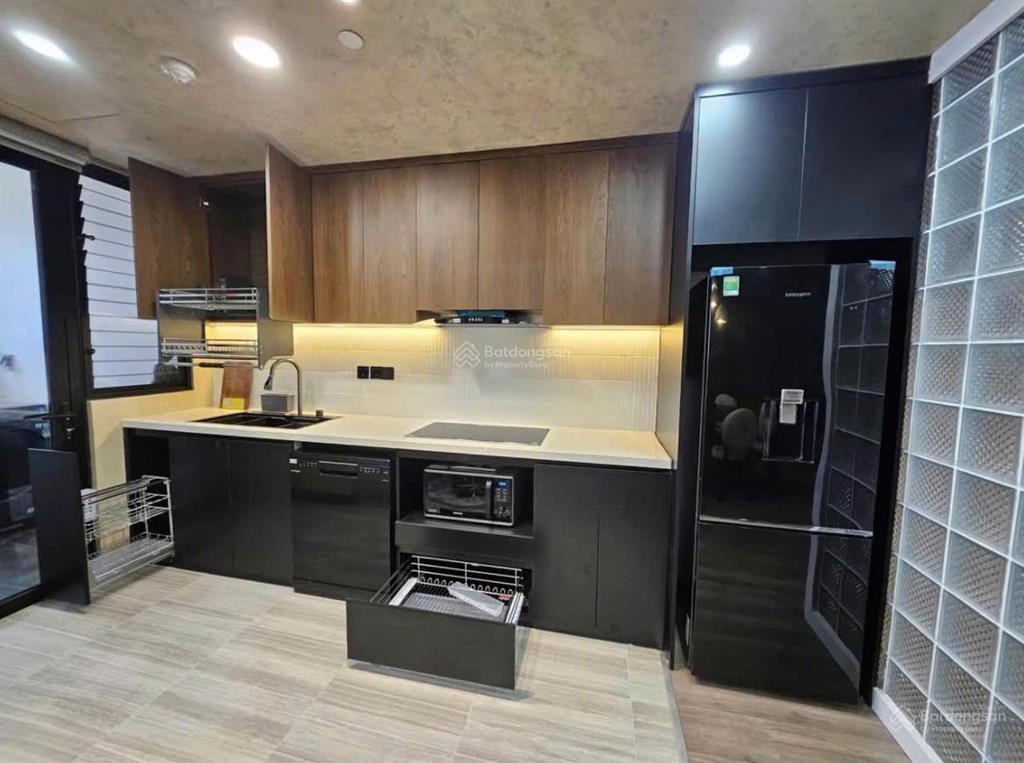 Cho thuê gấp căn hộ chung cư green diamond93 láng hạ, 145m2, 3pn, đủ đồ, tầng cao.  0972 709 ***