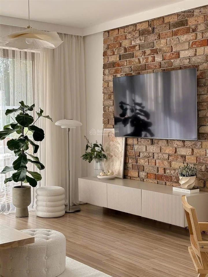 Bán gấp căn hộ cao cấp the gloria by silk path, 64m2, 2pn, nội thất đẹp, tầng cao, view thoáng.