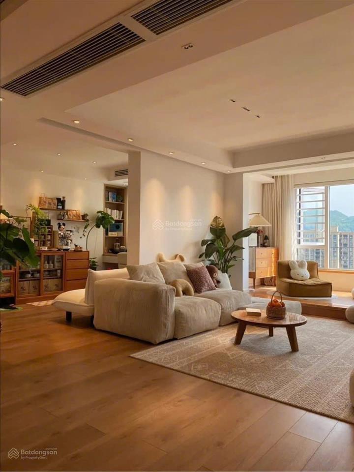Bán gấp căn hộ cao cấp the gloria by silk path, 64m2, 2pn, nội thất đẹp, tầng cao, view thoáng.