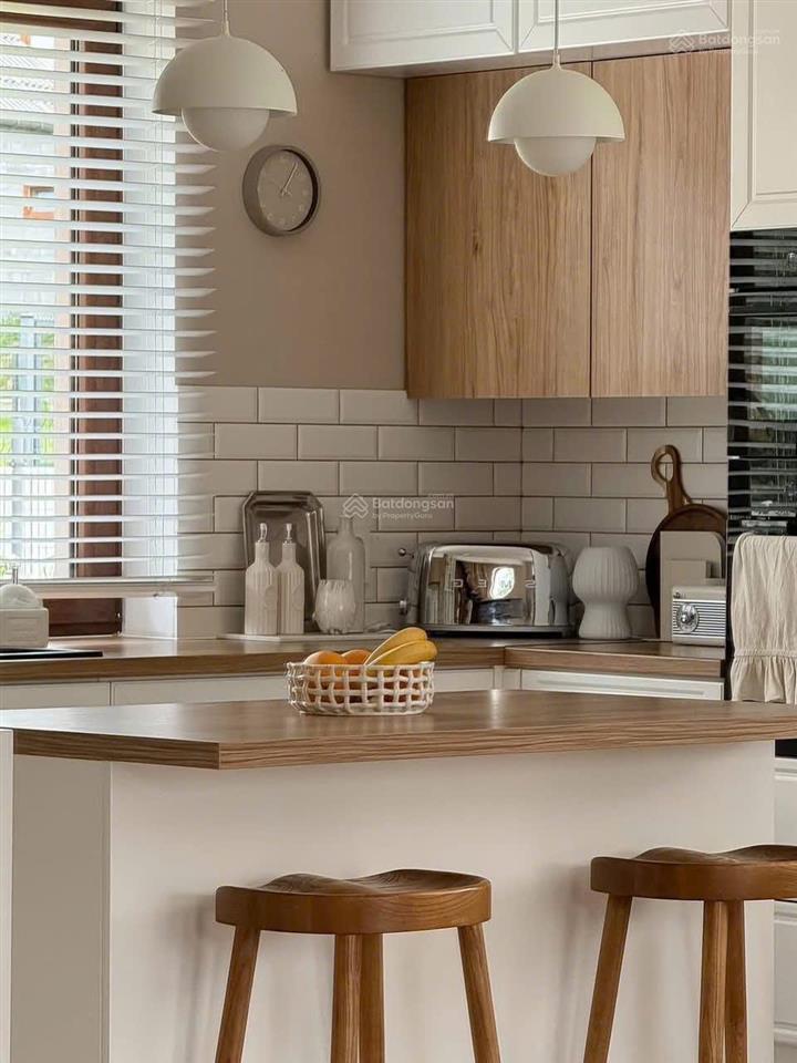 Bán gấp căn hộ cao cấp the gloria by silk path, 64m2, 2pn, nội thất đẹp, tầng cao, view thoáng.