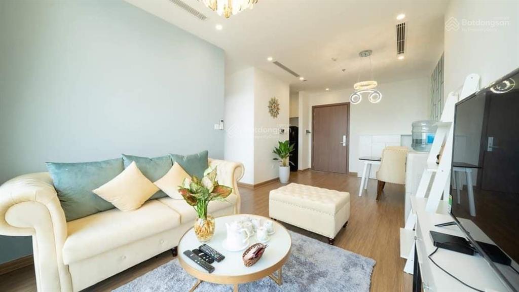Cho thuê căn hộ vinhomes nguyễn chí thanh, 130m2, 3pn, đủ đồ,tầng cao, view thoáng.  0972 709 ***