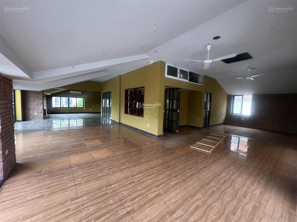 Cho thuê nhà mặt phố hồ tùng mậu diện tích 250m2, mặt tiền 25m, giá 110 triệu/tháng