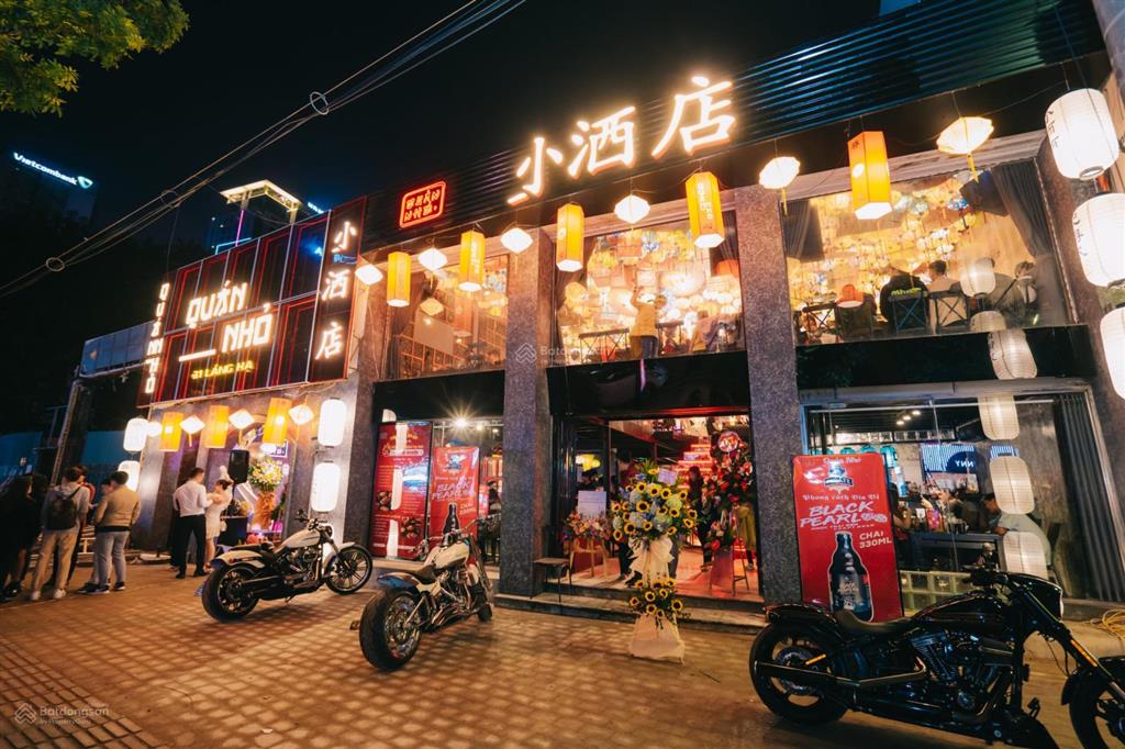 Cho thuê nhà mặt phố hai bà trưng diện tích 650 m2, 3 tầng, mặt tiền 15m
