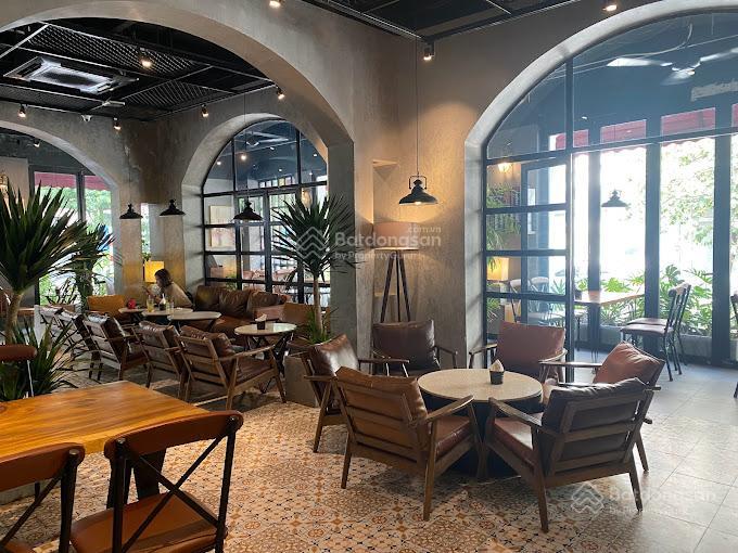 Cho thuê nhà mặt phố lê thái tổ view hồ, diện tích 150m2, mặt tiền 10m, vị trí đẹp nhất