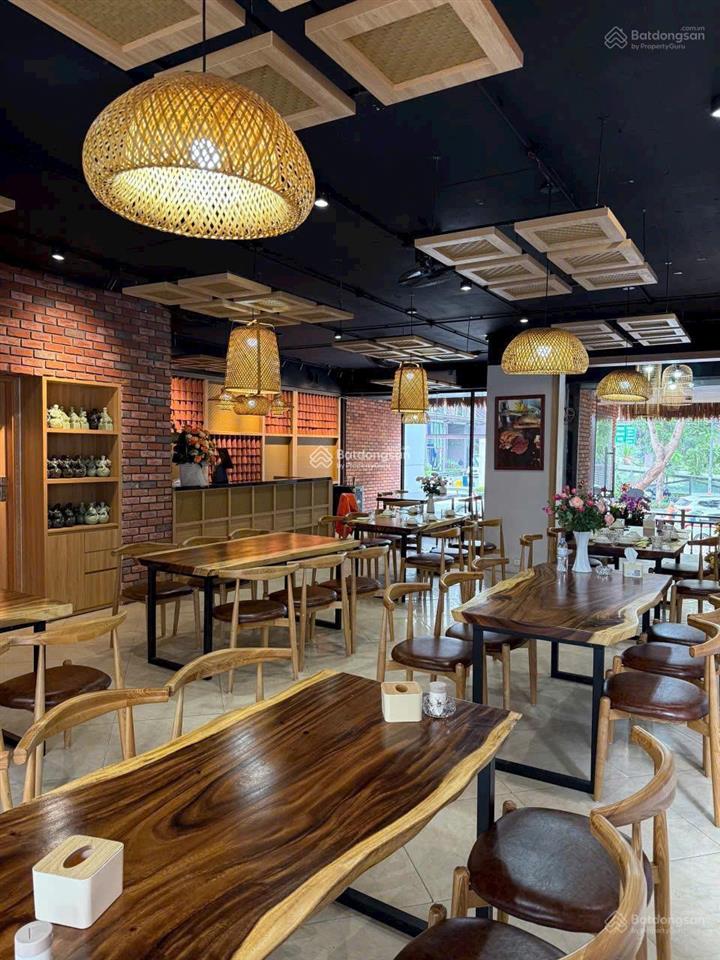Cho thuê nhà mặt phố hoàng đạo thúy diện tích 200m2, 1 tầng, 20m mặt tiền