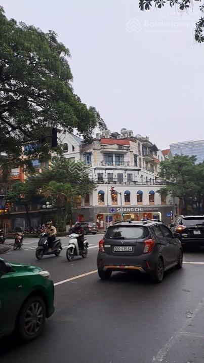 Cho thuê nhà mặt phố đinh tiên hoàng diện tích 260 m2, mặt tiền 13m, view hồ, giá tốt!