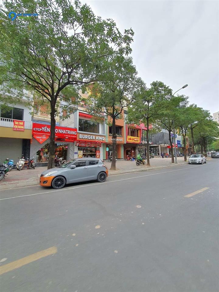 Cho thuê nhà mặt phố tại trung hòa diện tích 300 m2, 5 tầng, mặt tiền căn góc 35m, giá tốt