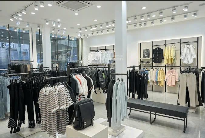 Cho thuê gấp nhà mặt phố lý thường kiệt diện tích 150m2, 1 tầng, mt 15m