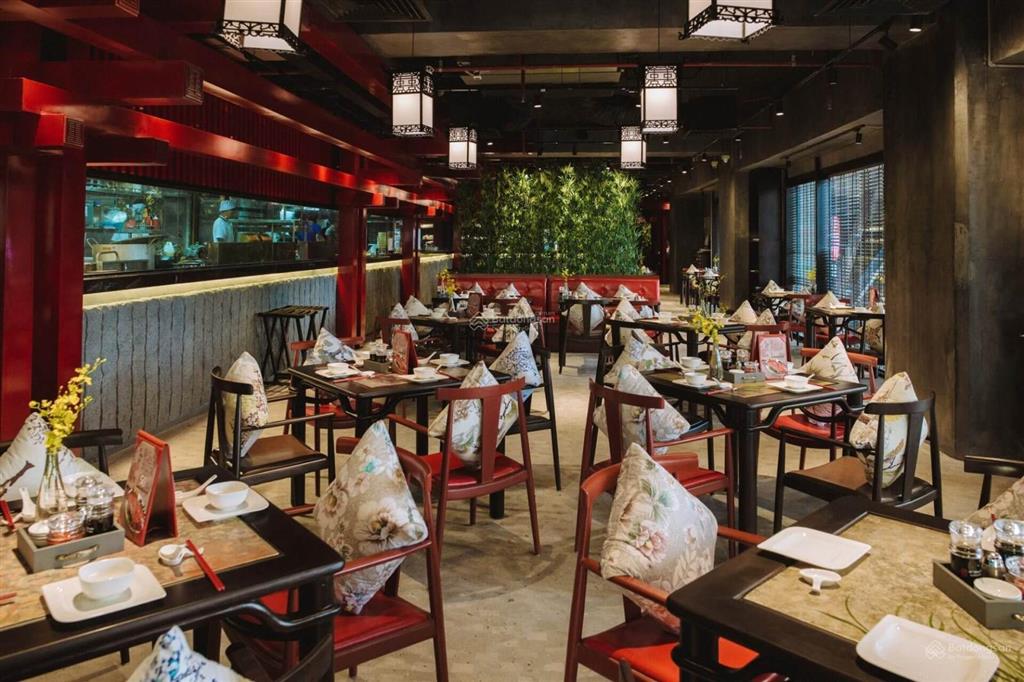 Cho thuê gấp nhà mặt phố nguyễn văn lộc, hà đông mặt tiền lô góc 20m, diện tích 160m2, 4 tầng