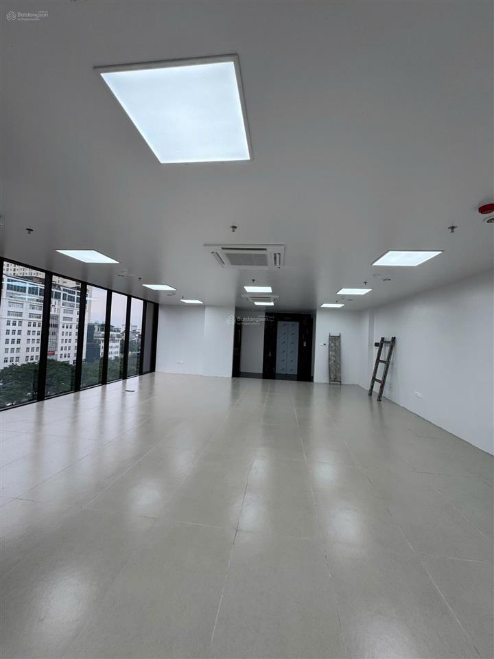 Lô góc 3 mặt tiền! cho thuê tòa nhà vp vũ tông phan 195m x 8 tầng 1 hầm mt 11m 195tr