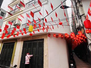 Lô góc 5 tầng gần hồ điều hoà đông la  ô tô tải đỗ cửa