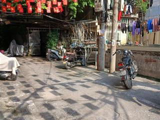 Cho thuê căn hộ tập thể chùa láng, tầng 1, lô góc, 85m2, 3 ngủ, 11tr/tháng