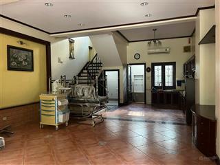 Cho thuê nhà riêng tại giảng võ, oto đỗ cửa 70m2 x 3,5 tầng nội thất cơ bản chỉ 30 triệu/tháng
