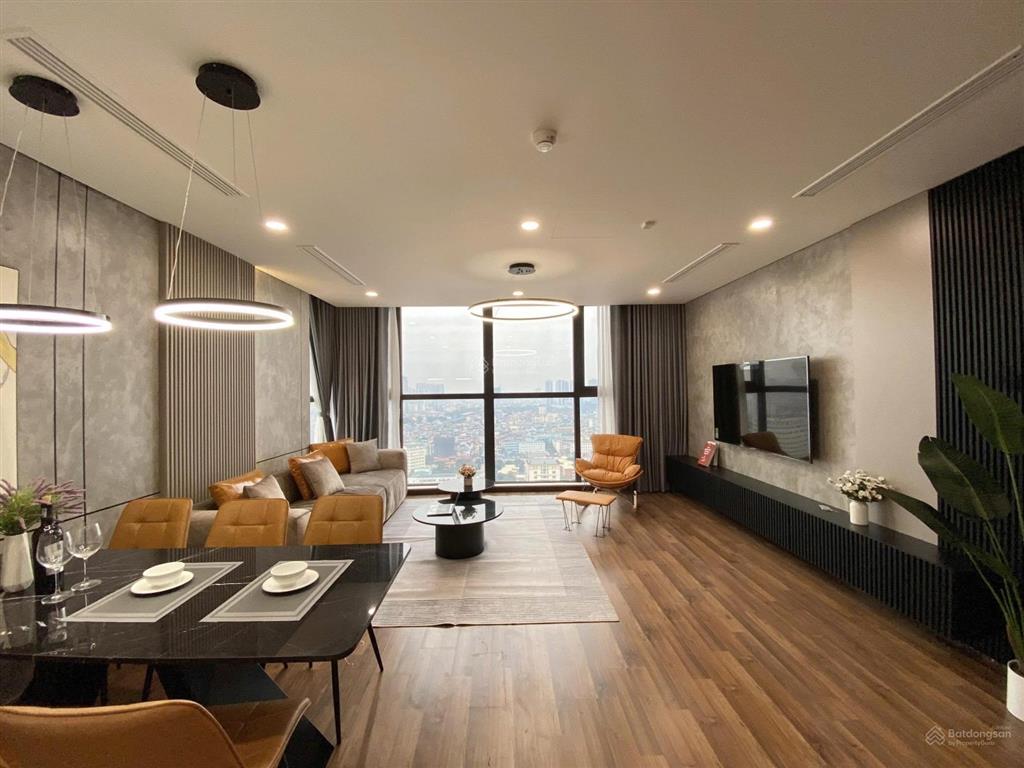 Bán gấp căn chung cư golden park  cầu giấy. 96m2, 3 ngủ 2wc. đủ đồ. giá 10.4tỷ. l/h 0917 748 ***