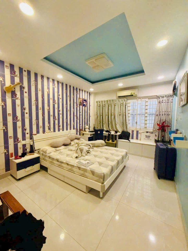 Bán biệt thự đơn lập thuộc kdc đại phúc dt 15x22.5 hầm trệt 2 lầu sân thượng giá 38 tỷ .
