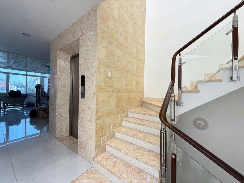 Bán biệt thự đơn lập thuộc kdc đại phúc dt 15x22.5 hầm trệt 2 lầu sân thượng giá 38 tỷ .