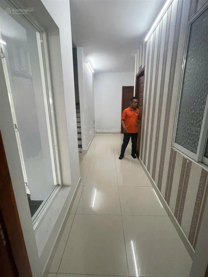 Bán cặp nhà biệt thự kdc 6bt30 dt 400m2 xd hầm trệt 2 lầu giá chỉ 35 tỷ 5.