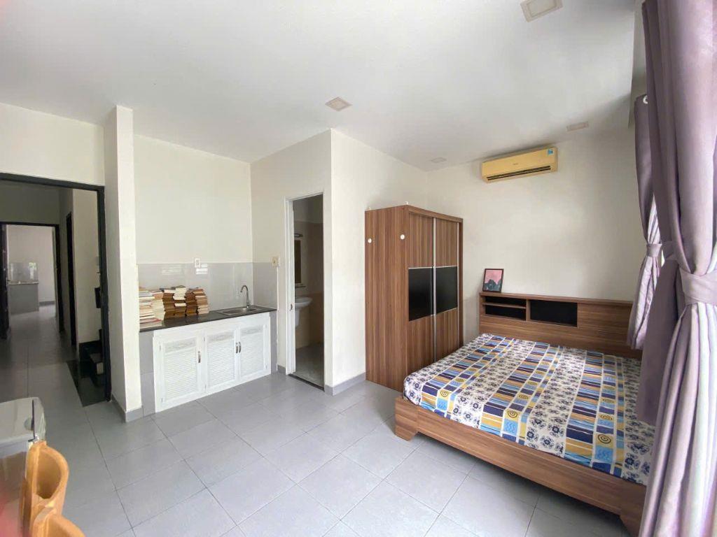 Bán CHDV full nội thất 9 phòng kdc 6b intresco 5x20 trệt 2 lầu sân thượng giá 11 tỷ 8