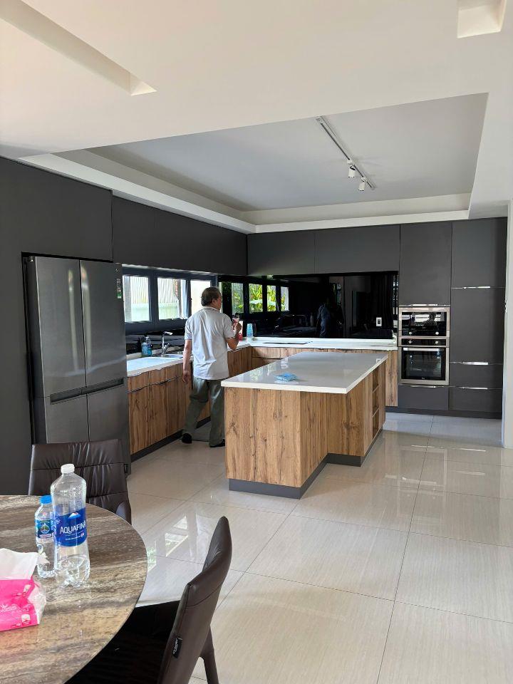 Biệt thự đơn lập kdc 6B intresco 12,5x20 hầm trệt 2 lầu áp mái giá 31 tỷ