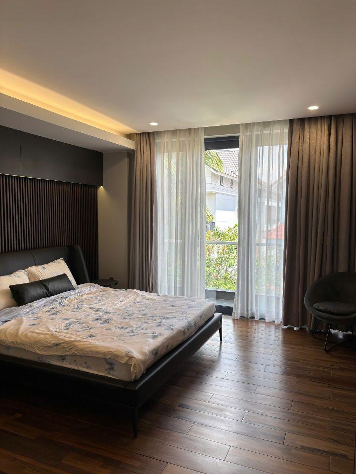 Biệt thự đơn lập kdc 6B intresco 12,5x20 hầm trệt 2 lầu áp mái giá 31 tỷ