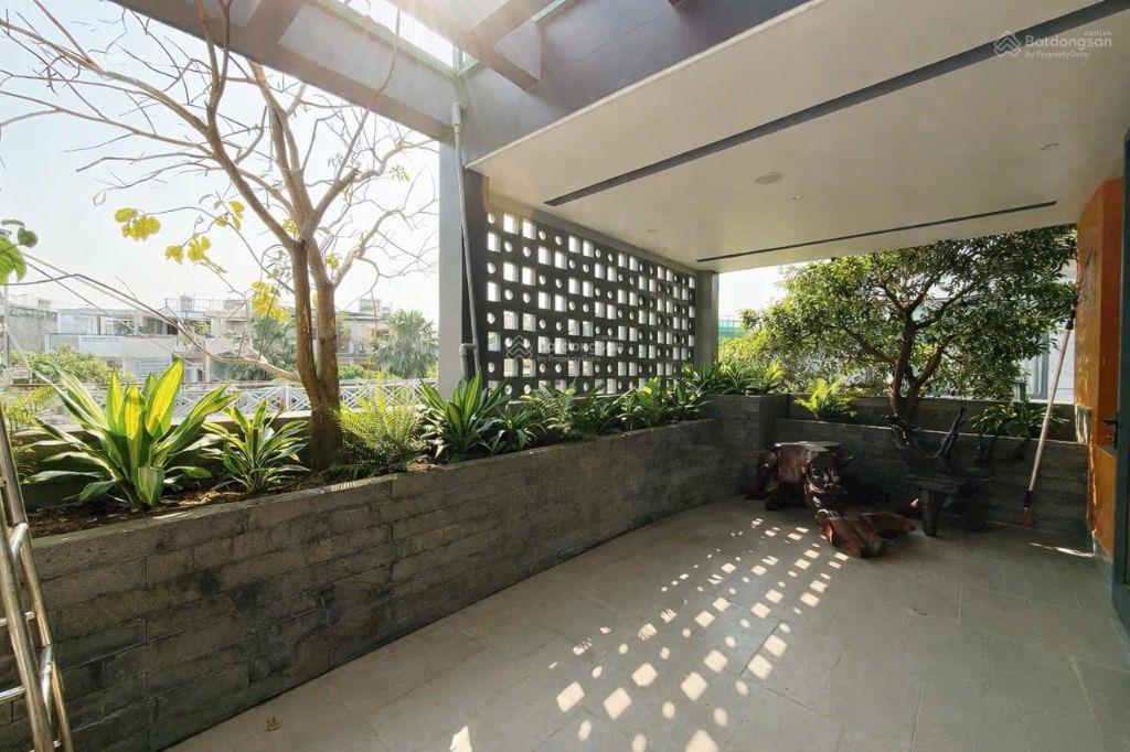 Biệt thự xanh cao cấp thuộc kdc Đại Phúc dt 212m hầm trệt 2 lầu áp mái giá 33 tỷ 